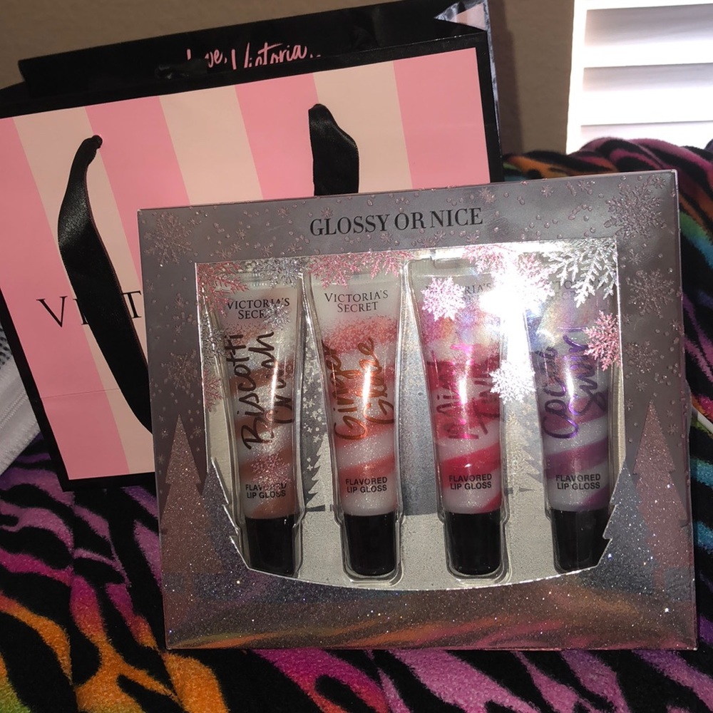 4 different Lip Gloss  (Victoria Secret)💄💋